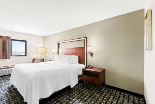 SureStay Hotel by Best Western Manchester - image 13