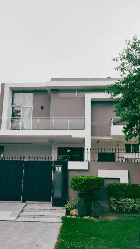 One Kanal luxury Furnished House - image 10