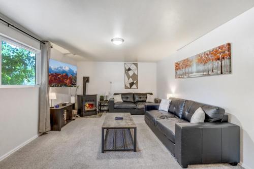 4BD Centrally Located Dog-Friendly Close to Park in Colorado Springs, USA