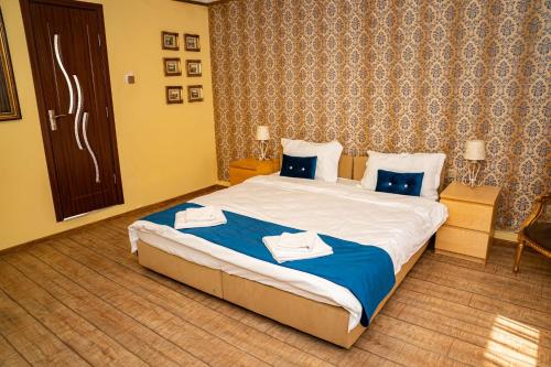 2 double beds