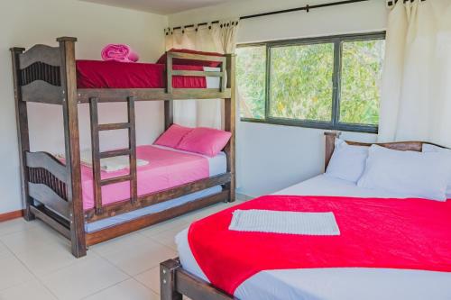 Seven-Bedroom House image 9