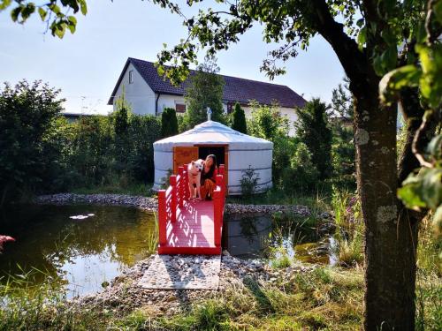 Kert, Seminarhaus Arya Maitreya in Kaufbeuren