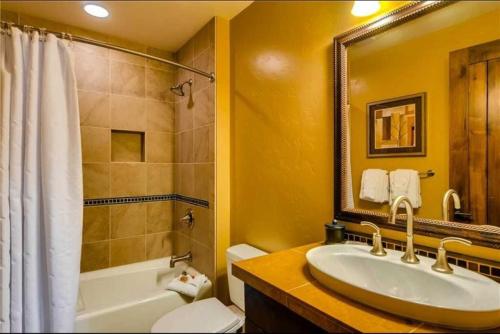 Breckenridge 2 Bedroom Condo at Water House near Main Street walk to lift - image 11