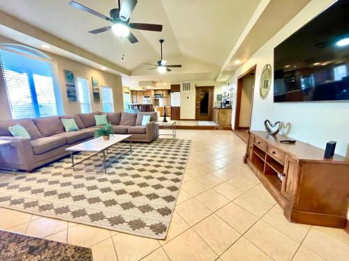 Beaver Lake Getaway in Rogers, USA