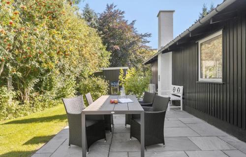 ทัศนียภาพภายนอกโรงแรม, Beautiful Home In Dronningmølle in ดรอนนิงเมิลเลอ