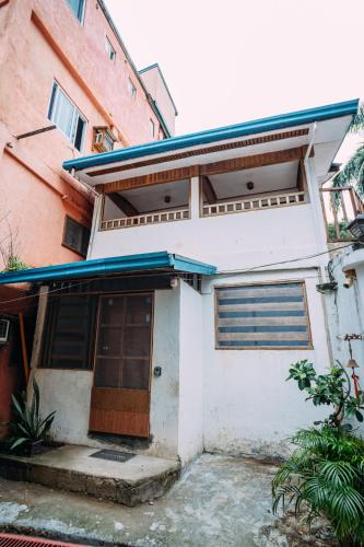 Cozy 4-Bedroom House Downtown