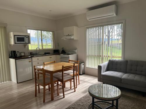 Blueberry Hills On Comleroy Farmstay - B&B and Self-Contained Cottages - 편의 시설/서비스