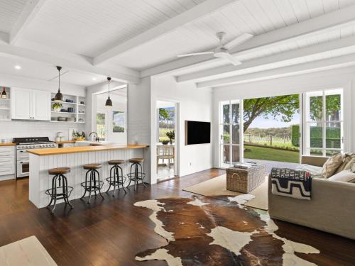 The Elm Red Hill Vineyard and Bay views near Ten Minutes By Tractor Wine Co