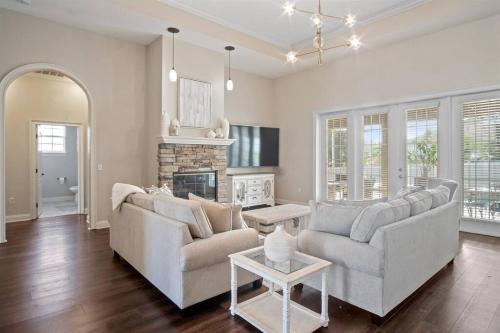 Luxury Heated Pool Home, Hot tub, King bed suite in Lakeland, USA