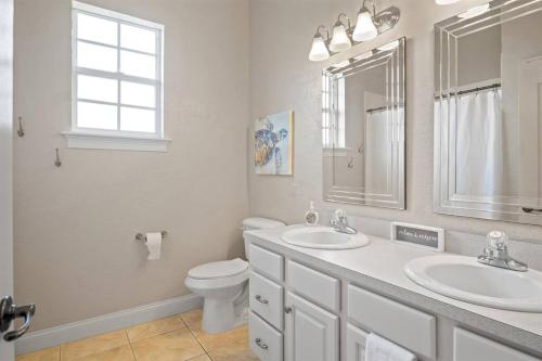 Luxury Heated Pool Home, Hot tub, King bed suite in Lakeland, USA