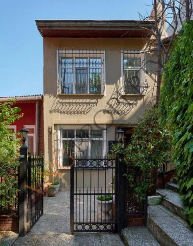 Private Modern Duplex 2bed1bath W Terrace! #76 - Tap to explore photos