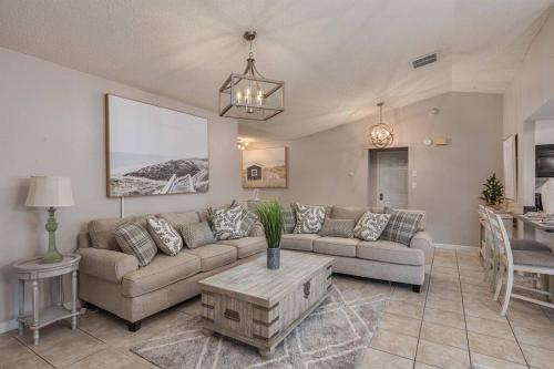 King Bed Suite, Fireside Hot Tub, Gameroom in Auburndale, Vereinigte Staaten von Amerika