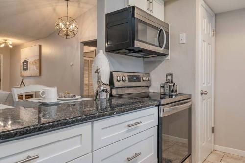 King Bed Suite, Fireside Hot Tub, Gameroom in Auburndale (FL)