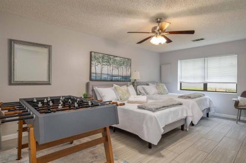 King Bed Suite, Fireside Hot Tub, Gameroom in Auburndale (FL)