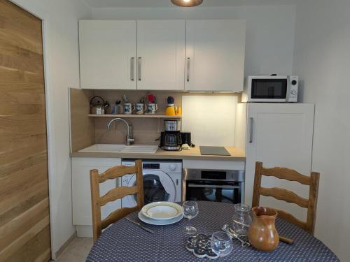 Studio moderne avec terrasse, parking et WIFI - FR-1-653-262 in Baignes-Sainte-Radegonde