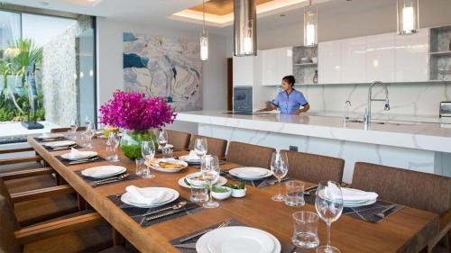 Exclusive Sea Renity A Beachfront Villa Retreat Sleeps 12 Adults and 6 Kids