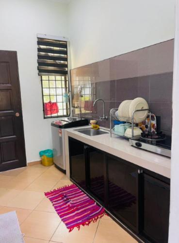 Kitchen, faris homestay in Pasir Putih