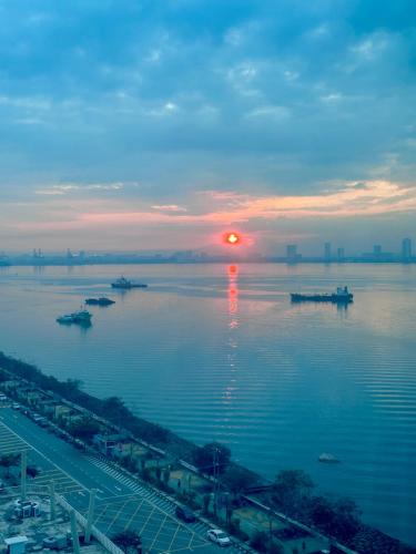 Maritime Seaview Comfy Suite Penang with TVbox,Pool,Freewifi,2-8pax