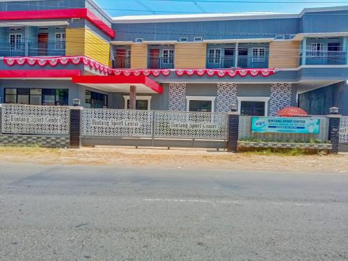 Exterior view, RedDoorz near Alun Alun Slawi in Slawi