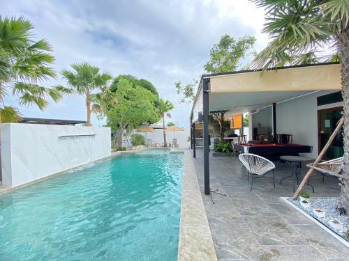 Pattaya Poolside Paradise - 3 Bedroom Villa, Nong Prue
