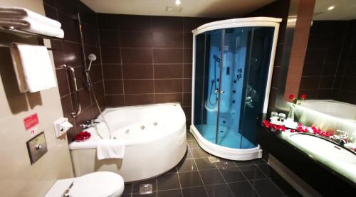 room detail thumbnail 2