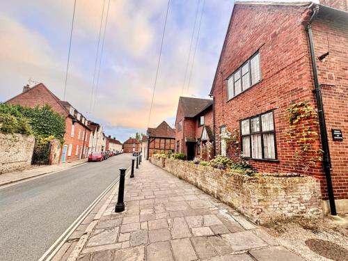 Central Chichester Sanctuary in ชิเชสเตอร์