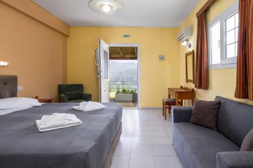 One-Bedroom Apartment with Sea View image 10