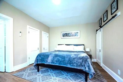 The Loft at Gilpin PlaceKing BedTrolley Square! apts thumb 2