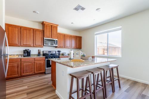 Voyage on to your minimalistic getaway in Linda (CA)