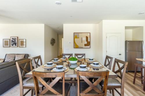 Voyage on to your minimalistic getaway in Linda (CA)