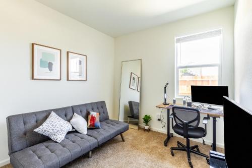 Voyage on to your minimalistic getaway Voyage on to your minimalistic getaway