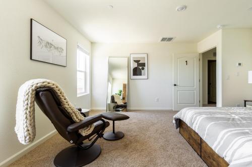 Voyage on to your minimalistic getaway Voyage on to your minimalistic getaway