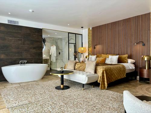 Suite, baignoire hydromassage