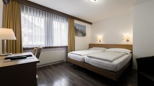 2 twin beds