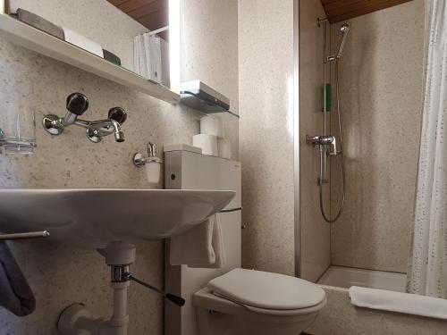 Triple Room with Balcony image 4