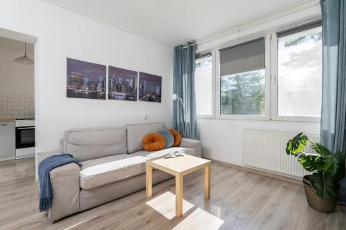 Cupcake 2 Bedroom Apartment Mokotow - Tap to explore photos