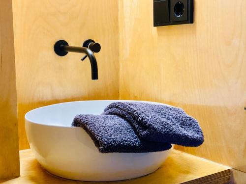Private studio, patio garden and free car parking, Amsterdam (zdjęcie 9)