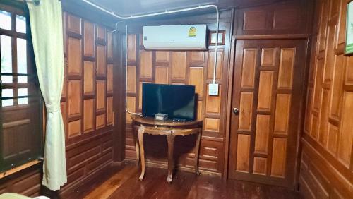 ห้องเตียงใหญ่หรือเตียงแฝดพร้อมลานระเบียง (Double or Twin Room with Terrace)