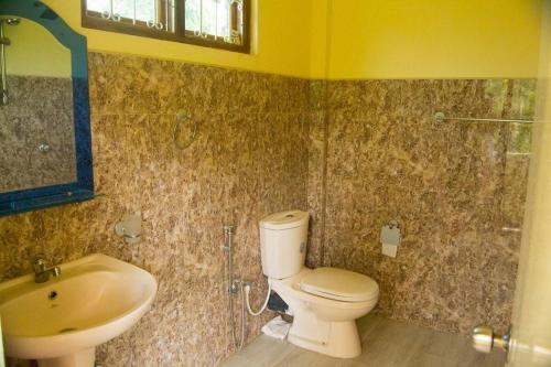 Standard Double Room image 9