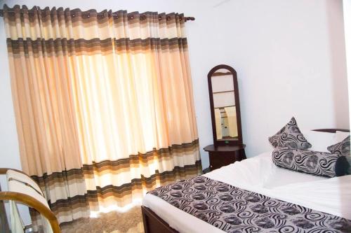 Standard Double Room image 5