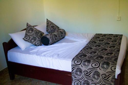 Iduwara Guest - image 2