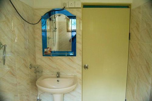Standard Double Room image 2