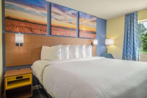 Days Inn by Wyndham Evansdale Waterloo - image 14