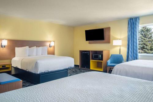 Days Inn by Wyndham Evansdale Waterloo - image 12