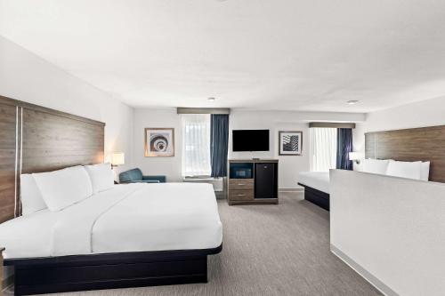 King Suite with Two King Beds - Non Smoking