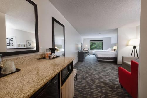 Country Inn & Suites by Radisson Lake George (Queensbury) NY - image 12