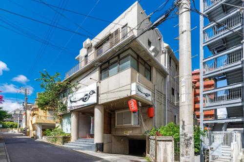 国際通り徒歩1分 駐車場2台 最大11名 空港車で10分 周辺には飲食店多数の那覇エリア さくらや国際通り, Naha (foto 7)