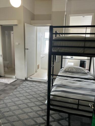 Manly Bunkhouse - image 6