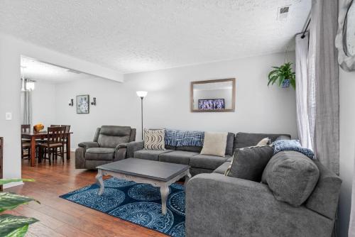 Cozy Retreat with Pool - Your Home Away from Home home in Raleigh, USA
