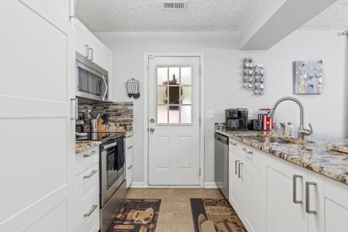 Cozy Retreat with Pool - Your Home Away from Home home in Raleigh, USA